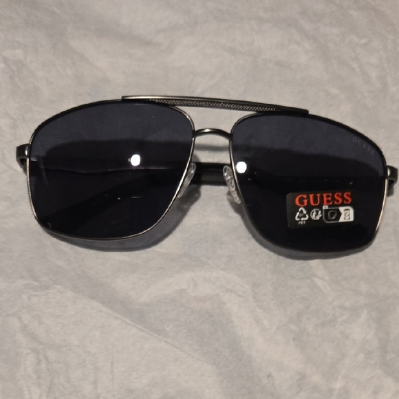 Guess Metal Frame Men Sunglasses With Adjustable Nose Pads And Guess Black Case - Picture 8 of 10